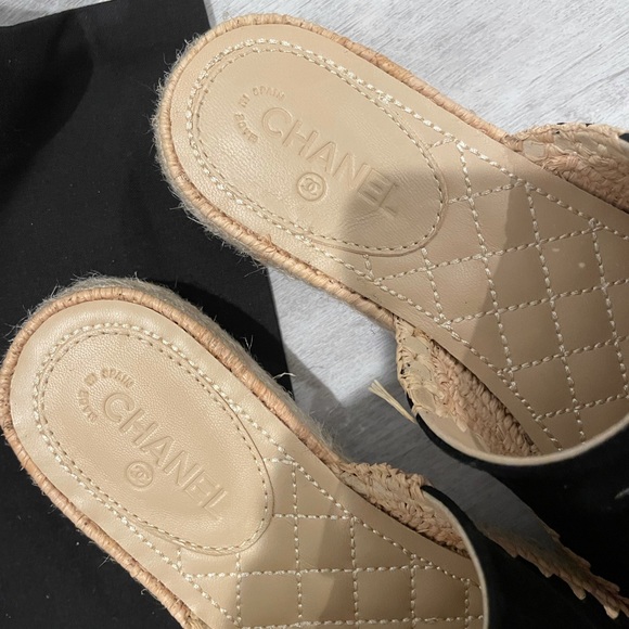 Chanel mules, never worn. - Picture 4 of 7